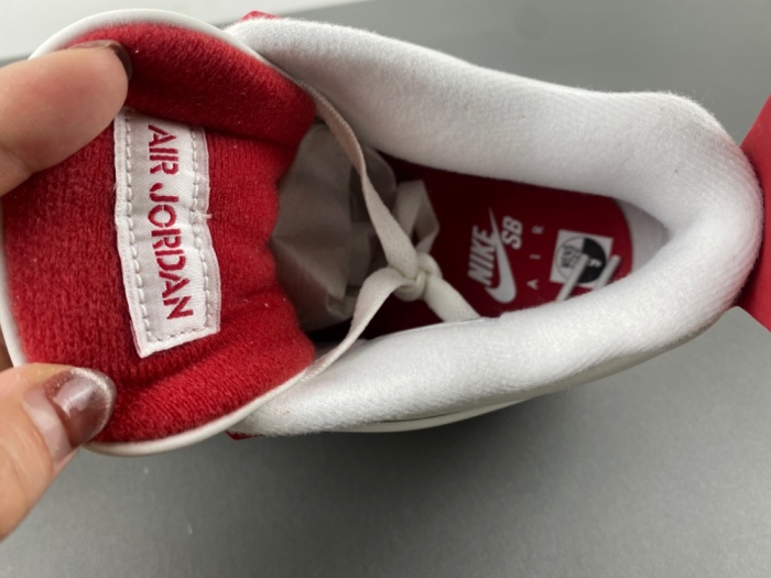 N*ike SB x A*ir J*ordan 4  Retro SP 'Varsity Red' DR5415-106