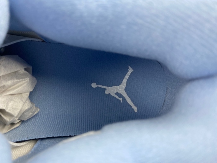 Air Jordan 4 “Forget Me Not” WMNS HV0823-100