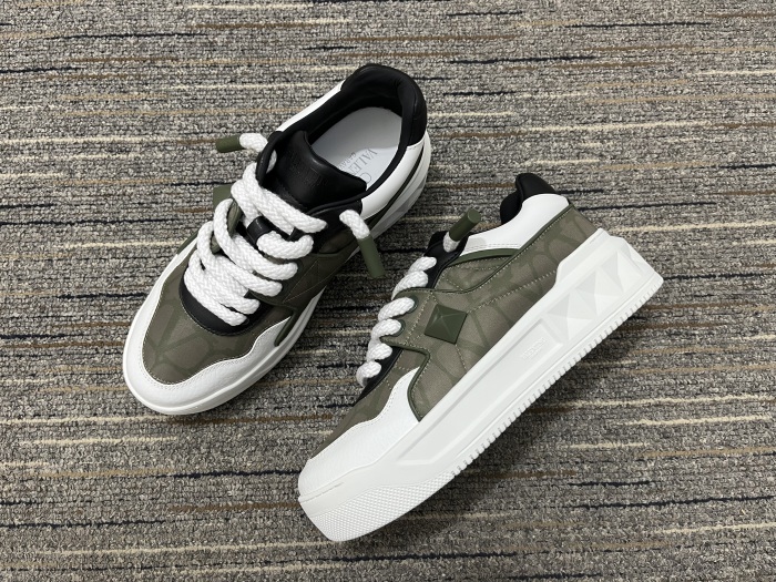 Men  𝑉*𝐴𝐿𝐸𝑁𝑇𝐼𝑁𝑂 Top Sneakers