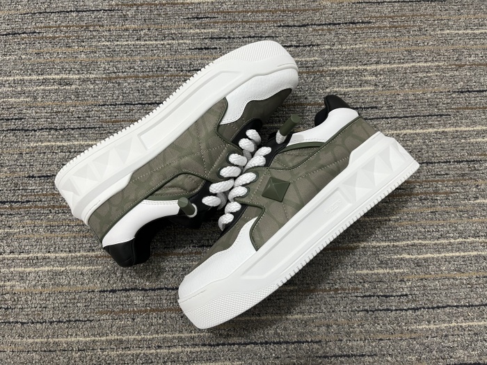 Men  𝑉*𝐴𝐿𝐸𝑁𝑇𝐼𝑁𝑂 Top Sneakers