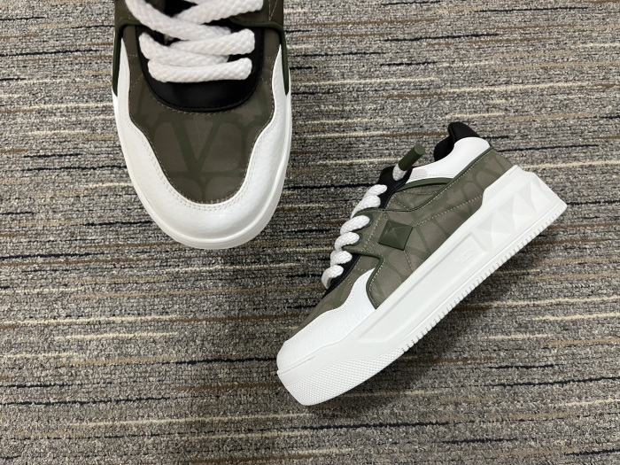 Men  𝑉*𝐴𝐿𝐸𝑁𝑇𝐼𝑁𝑂 Top Sneakers