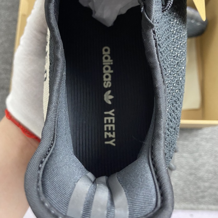 Yeezy Boost 350 V2 BY1604