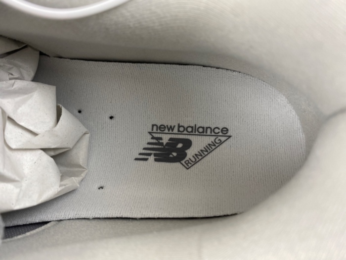 N*ew B*alance 2002   ML2002R0