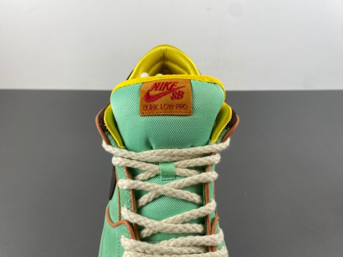 N*ike SB D*unk  Low “BHM” HF3058-300