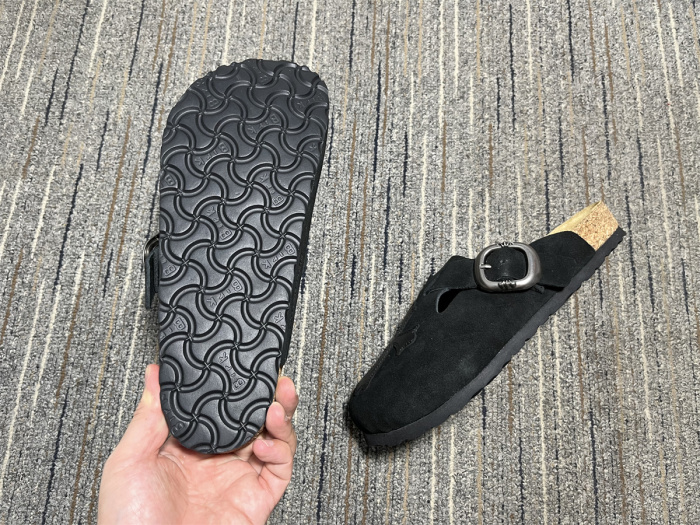 Men C*hrome H*earts Slipper