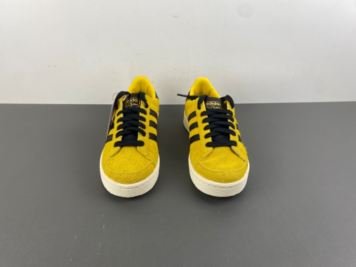 B*ruce Lee x a*didas Jabbar Low JR1597