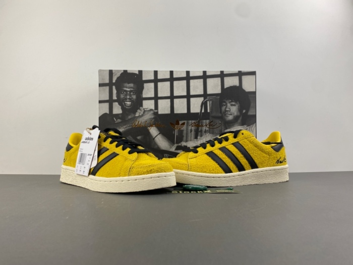 B*ruce Lee x a*didas Jabbar Low JR1597