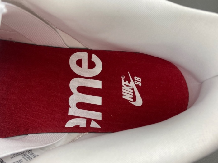 S*upreme x N*ike S*B D*unk Low  HQ8487-100