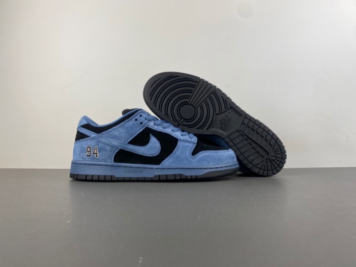 S*upreme x N*ike S*B D*unk Low HQ8487-400