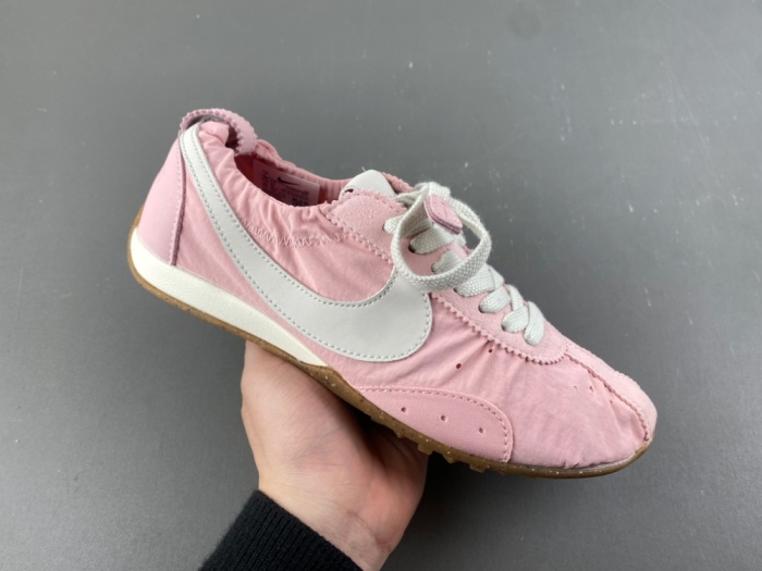 Jacquemus x N*ike Moon HV8547-800