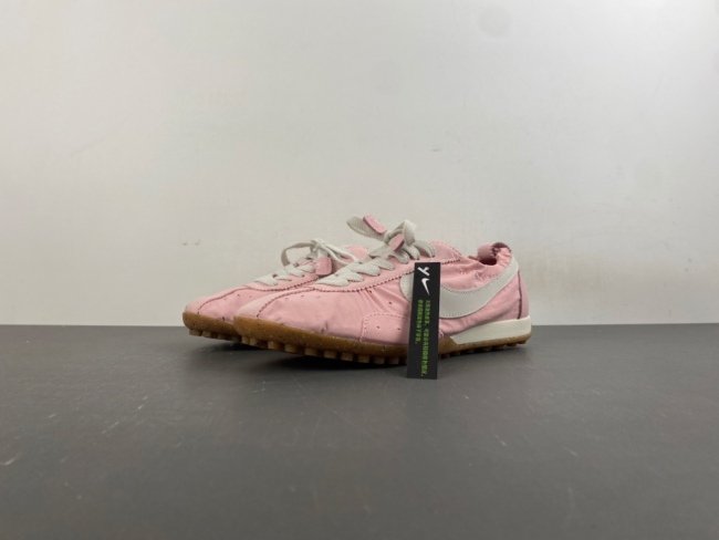 Jacquemus x N*ike Moon HV8547-800