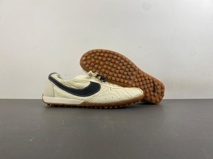 Jacquemus x N*ike Moon HV8547-700