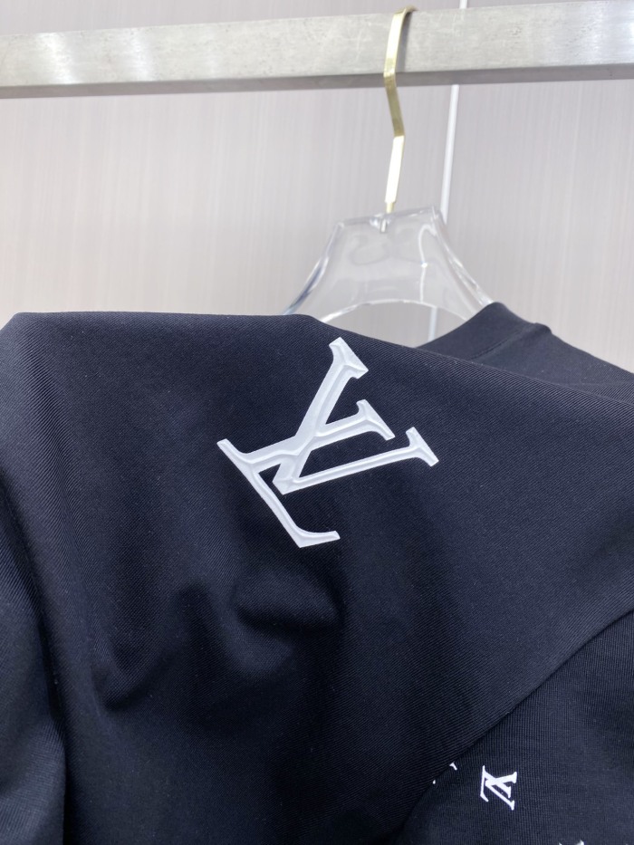 L*ouis V*uitton  Top Quality