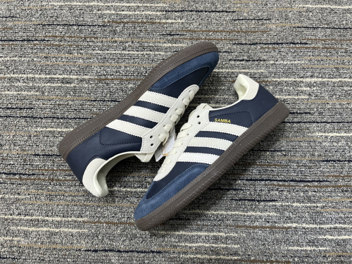 Men  A*didas Sneaker