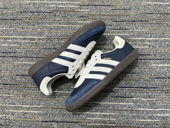 Men  A*didas Sneaker