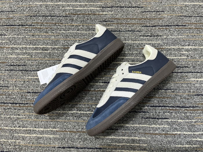 Men  A*didas Sneaker