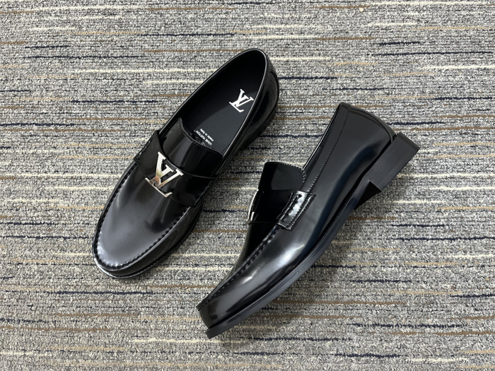Men  L*ouis V*uitton Top Quality Loafers