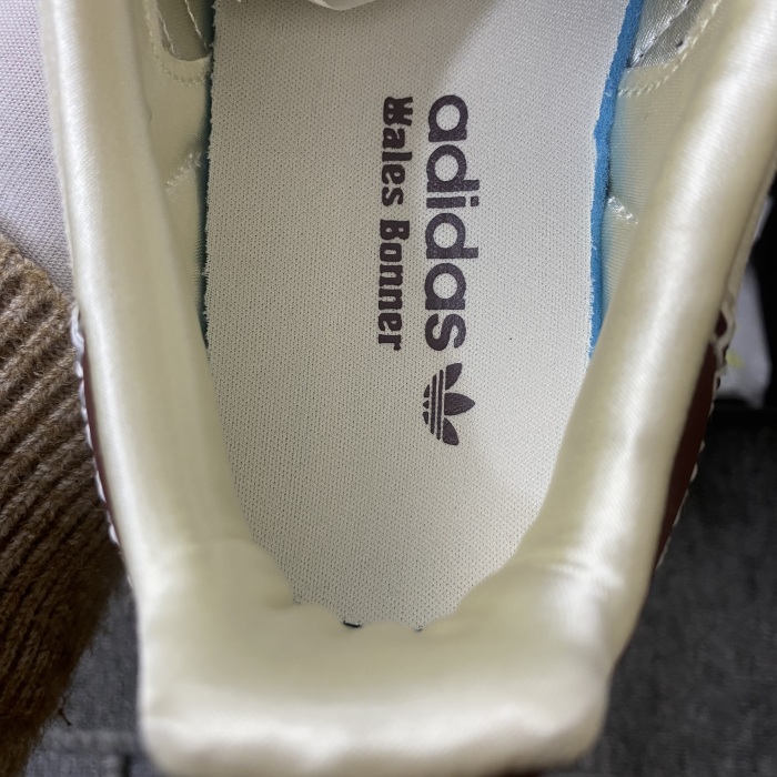Men Women   a*didas S*amba Nubuck  IE0586
