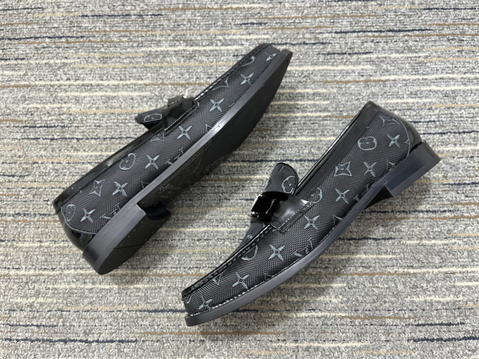 Men  L*ouis V*uitton Top Quality Loafers