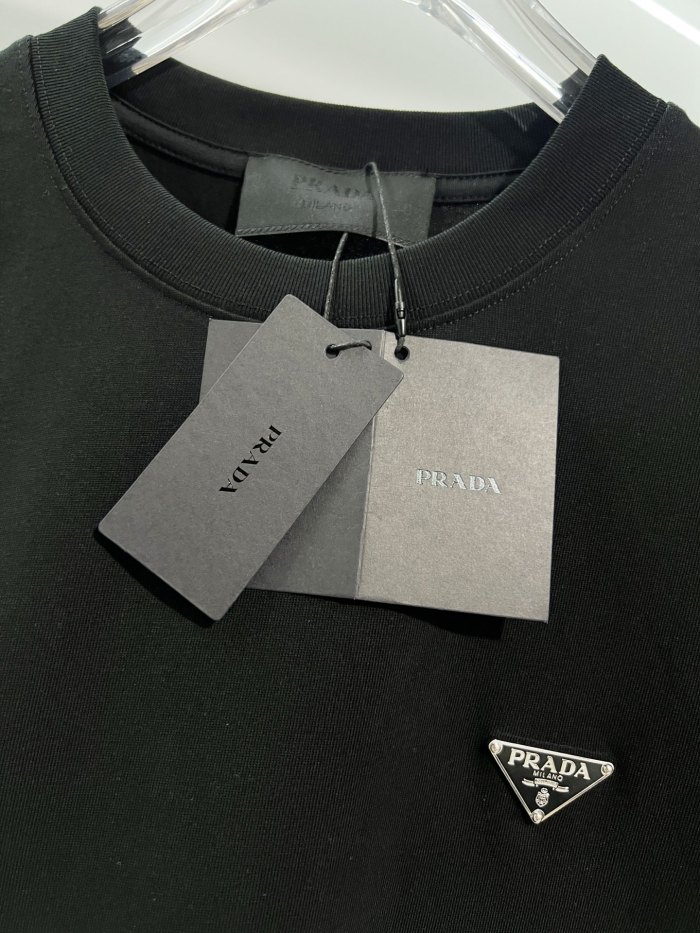P*rada  Top Quality