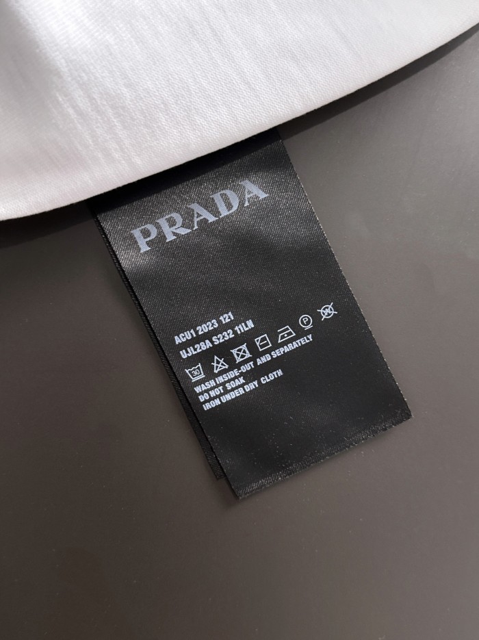P*rada  Top Quality