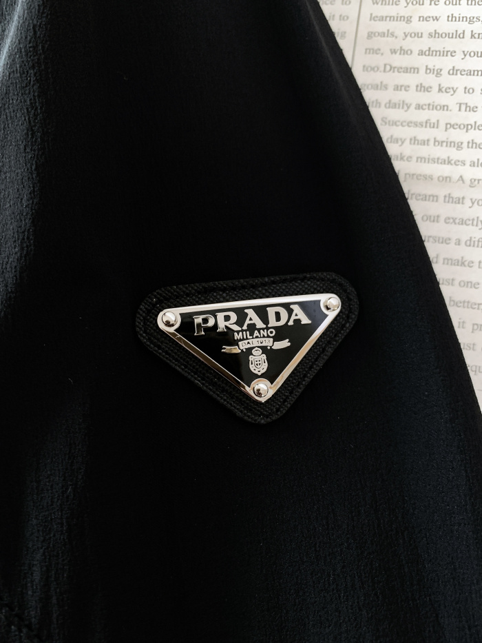 P*rada  Top Quality