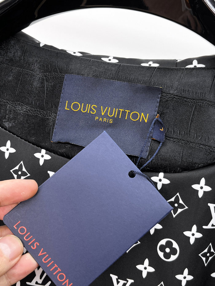 L*ouis V*uitton Top Quality