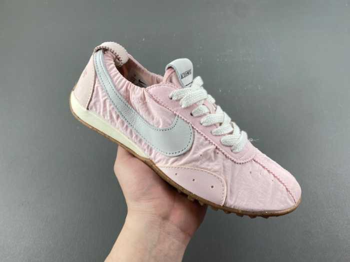 Jacquemus x N*ike Moon HV8547-601