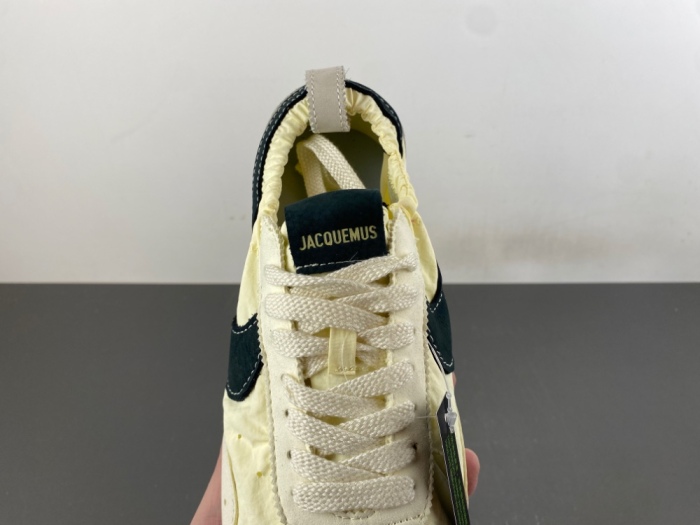 Jacquemus x N*ike Moon HV8547-700