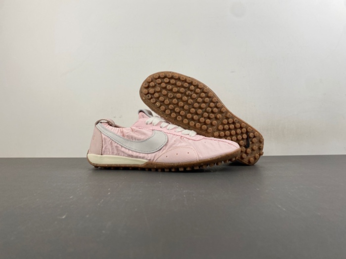 Jacquemus x N*ike Moon HV8547-601