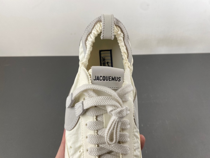 Jacquemus x N*ike Moon HV8547-002