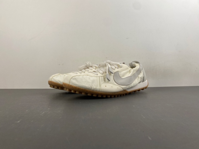 Jacquemus x N*ike Moon HV8547-002