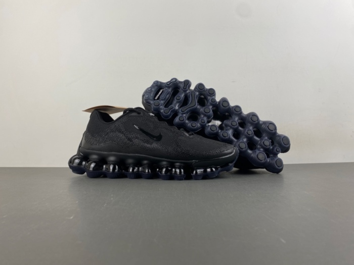 N*ike A*ir Liquid Max 'Triple Black'   IQ7634-003