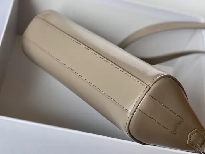 Givenchy Super High End Handbag 003（2022）