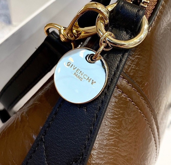 Givenchy Super High End Handbag 0022（2022）