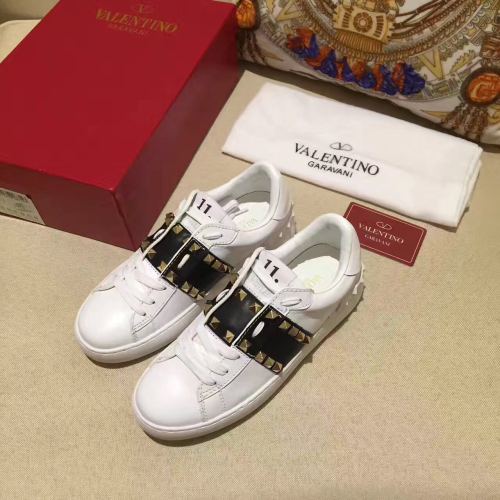 Super High End Valentino Low Top Flat Sneaker Men and Women-018