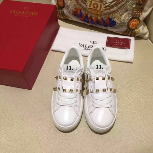 Super High End Valentino Low Top Flat Sneaker Men and Women-022