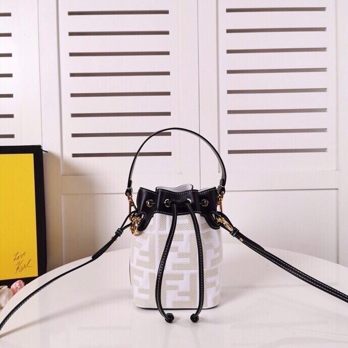 Fendi Handbag 001 (2021)