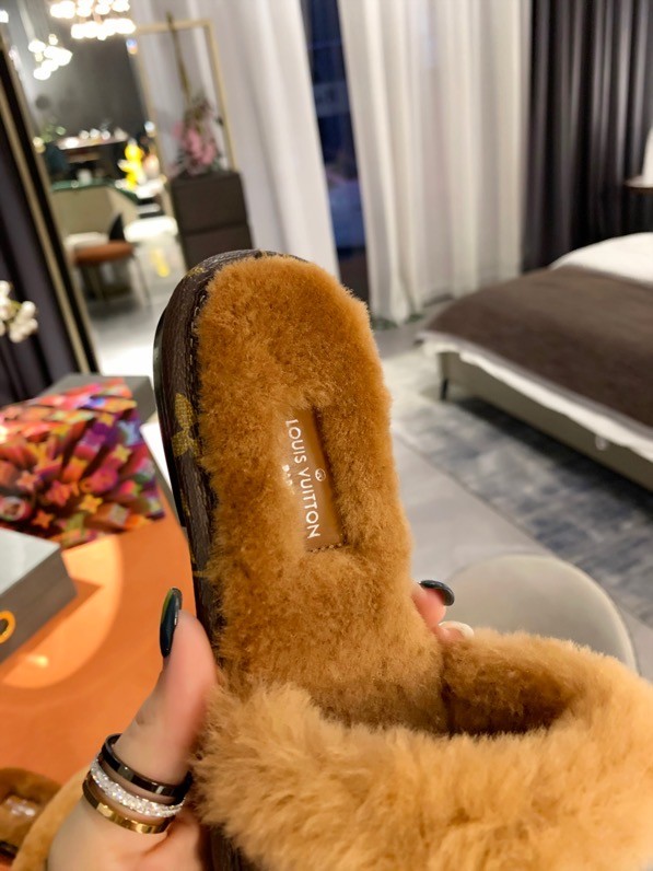 LV Hairy slippers 0014 (2021)