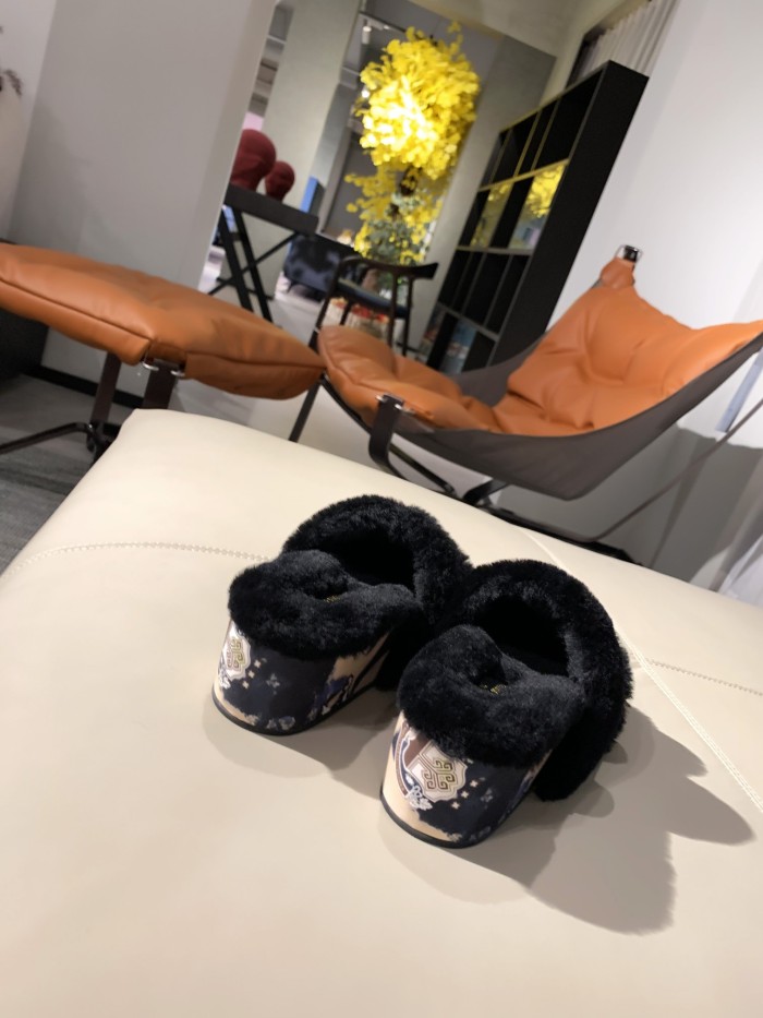 LV Hairy slippers 009 (2021)