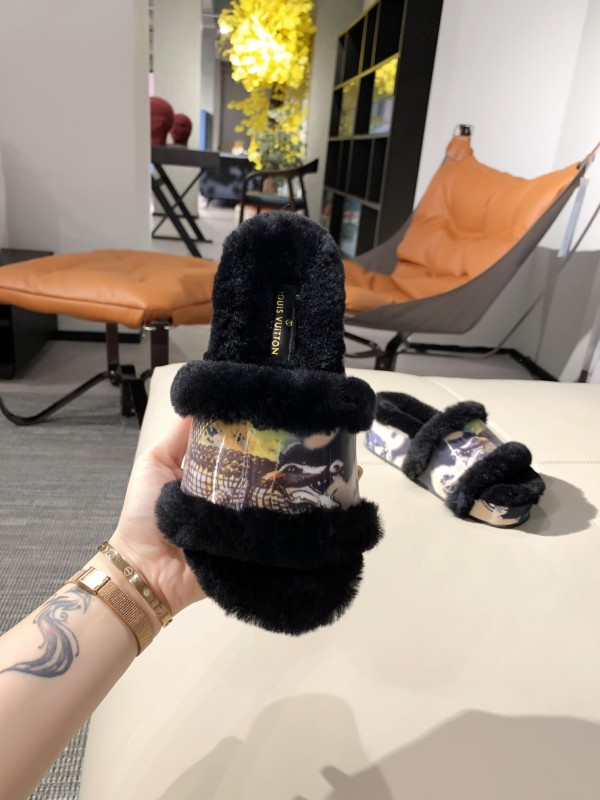 LV Hairy slippers 009 (2021)