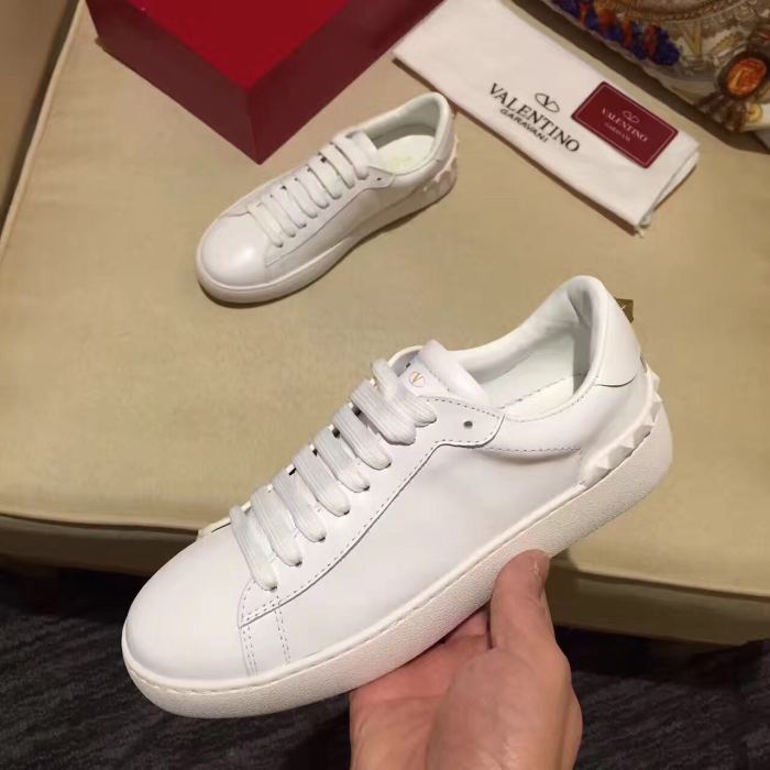 Super High End Valentino Low Top Flat Sneaker Men and Women-019