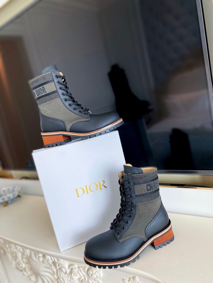 Dior Short Boost Women Shoes 008 (2021)