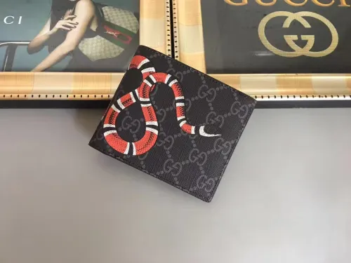 Gucci wallets 070