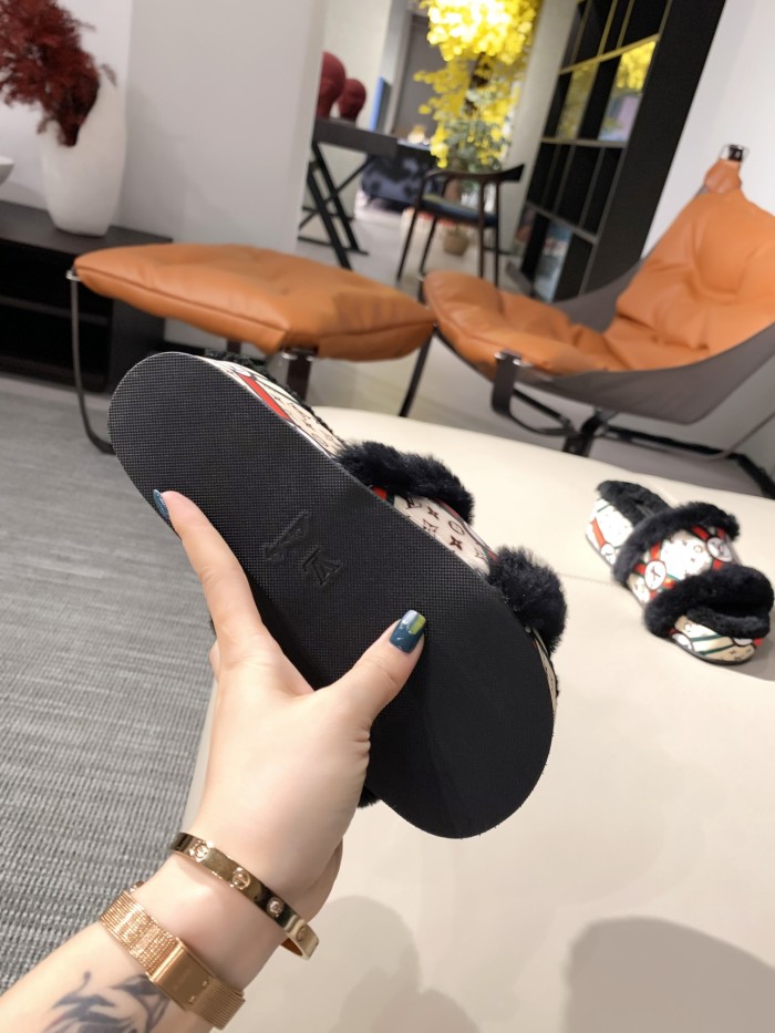 LV Hairy slippers 005 (2021)