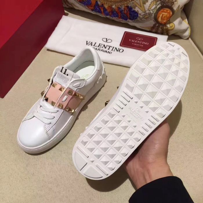 Super High End Valentino Low Top Flat Sneaker Men and Women-021