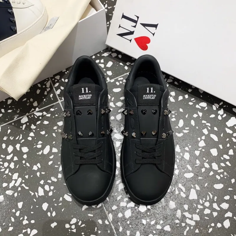 Super High End Valentino Low Top Flat Sneaker Men and Women-004 (2021)