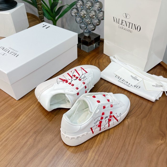 Super High End Valentino Low Top Flat Sneaker Men and Women 001（2021）