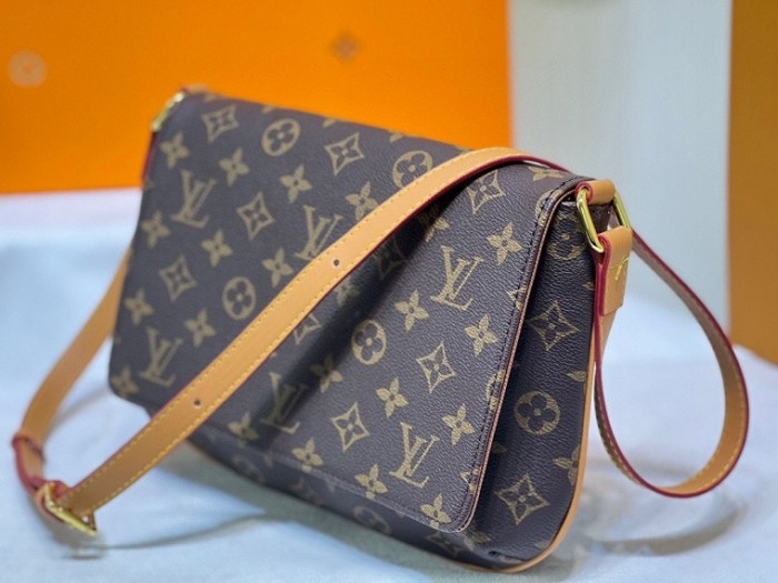 Louis Vuitton Handbags 0050 (2022)