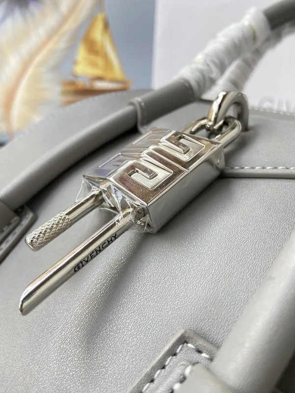Givenchy Super High End Handbag 0025（2022）
